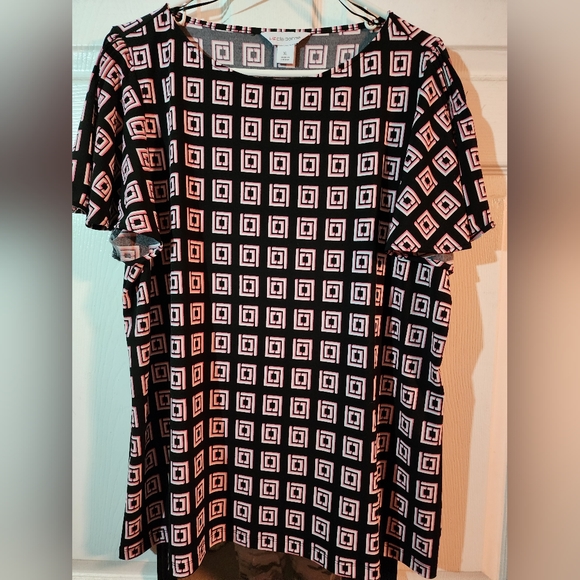 Liz Claiborne navy blouse with pink and white design. - Picture 1 of 3